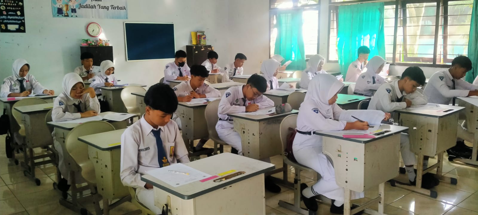 Pelaksanaan Uji Kompetensi Literasi dan Numerasi SMP Negeri 3 Kepanjen
