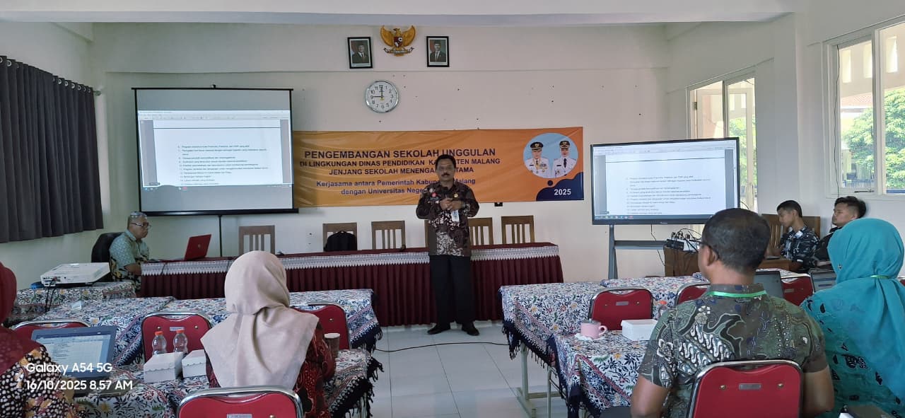 Sekolah Unggul SMP Kabupaten Malang Gelar Bimtek Penyusunan   Visi – Misi Sekolah Unggul dan Renstra tahun 2025 – 2029